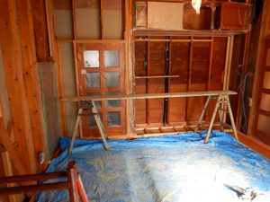 発泡ウレタン吹付-養生